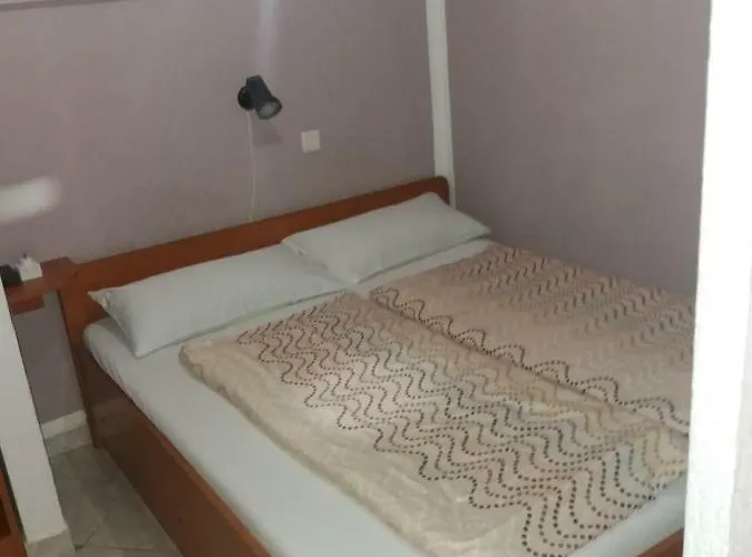 Nina شقة تْسْغيكفانِتْسا
